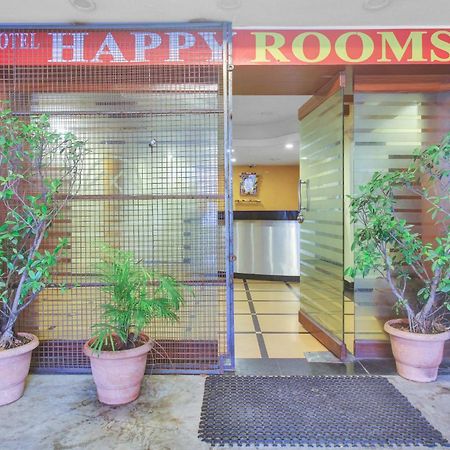 OYO 82030 Hotel Happy Rooms Hyderabad Exterior foto