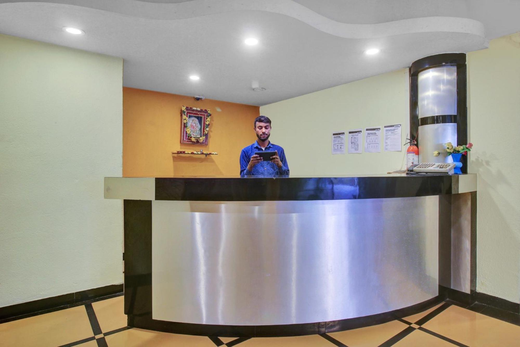 OYO 82030 Hotel Happy Rooms Hyderabad Exterior foto