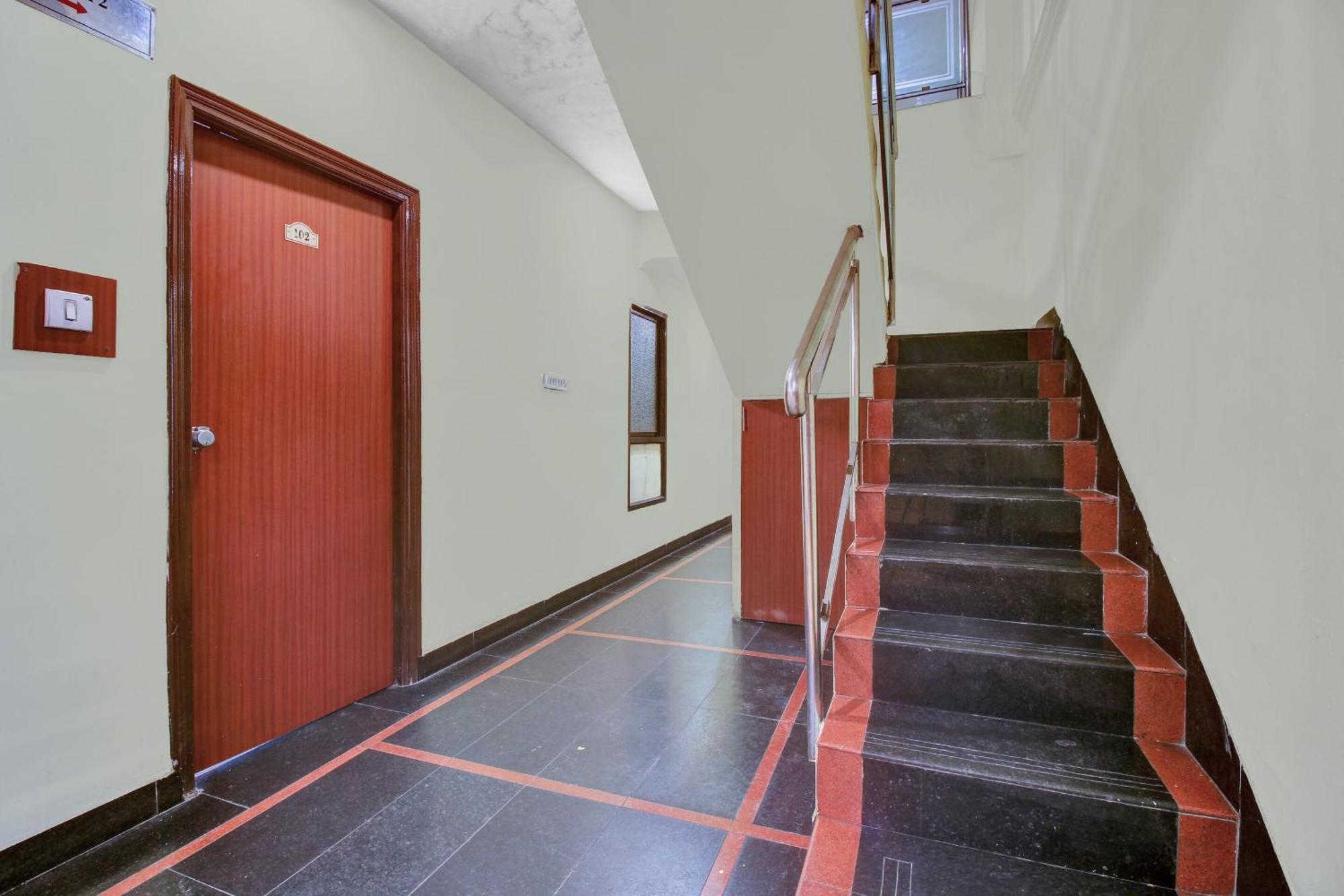 OYO 82030 Hotel Happy Rooms Hyderabad Exterior foto