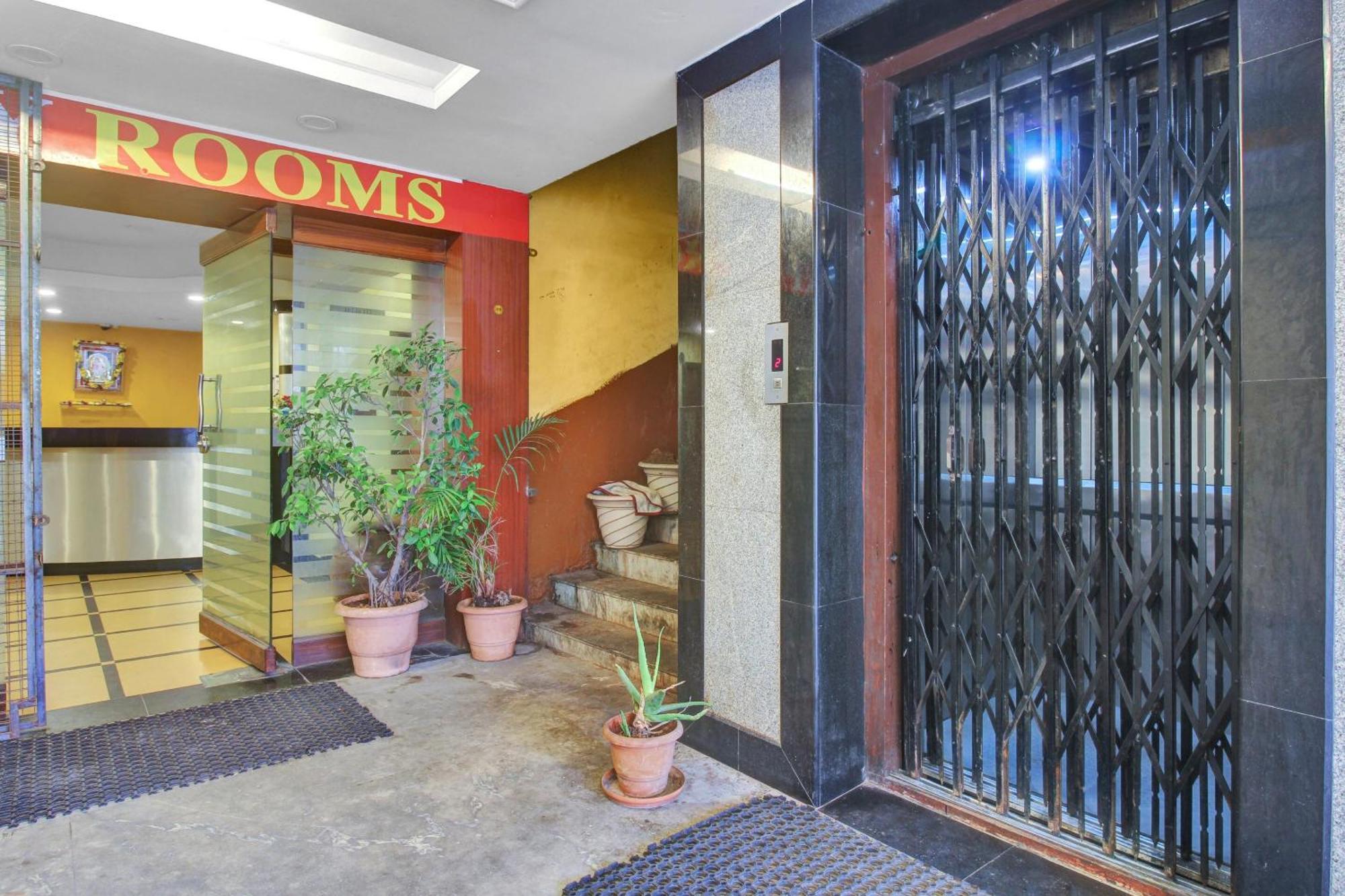 OYO 82030 Hotel Happy Rooms Hyderabad Exterior foto