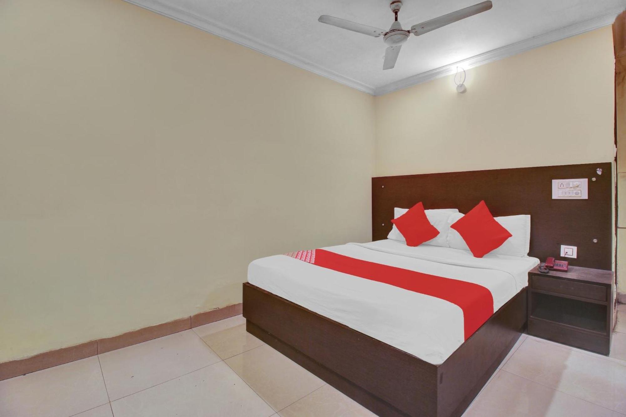OYO 82030 Hotel Happy Rooms Hyderabad Exterior foto