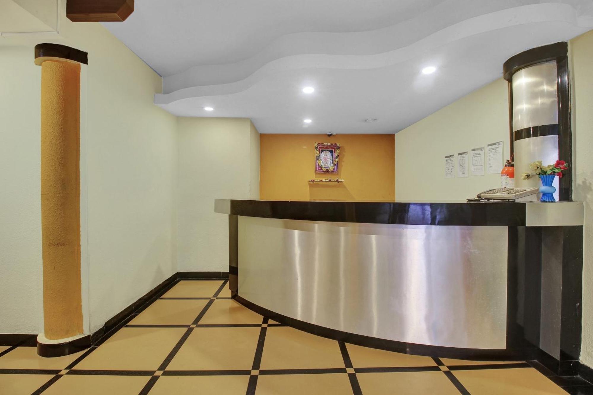 OYO 82030 Hotel Happy Rooms Hyderabad Exterior foto