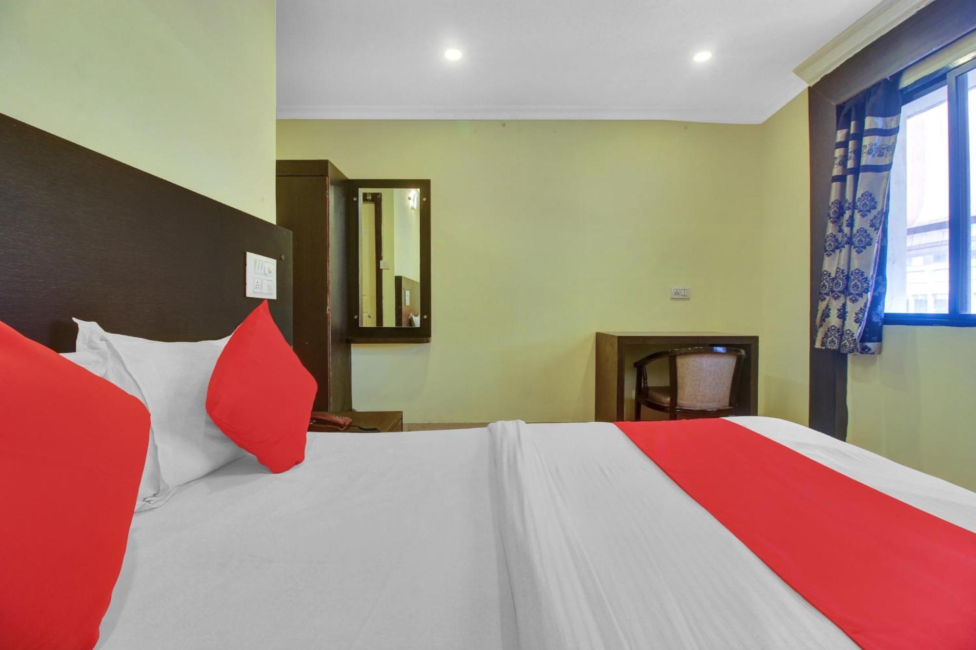 OYO 82030 Hotel Happy Rooms Hyderabad Exterior foto
