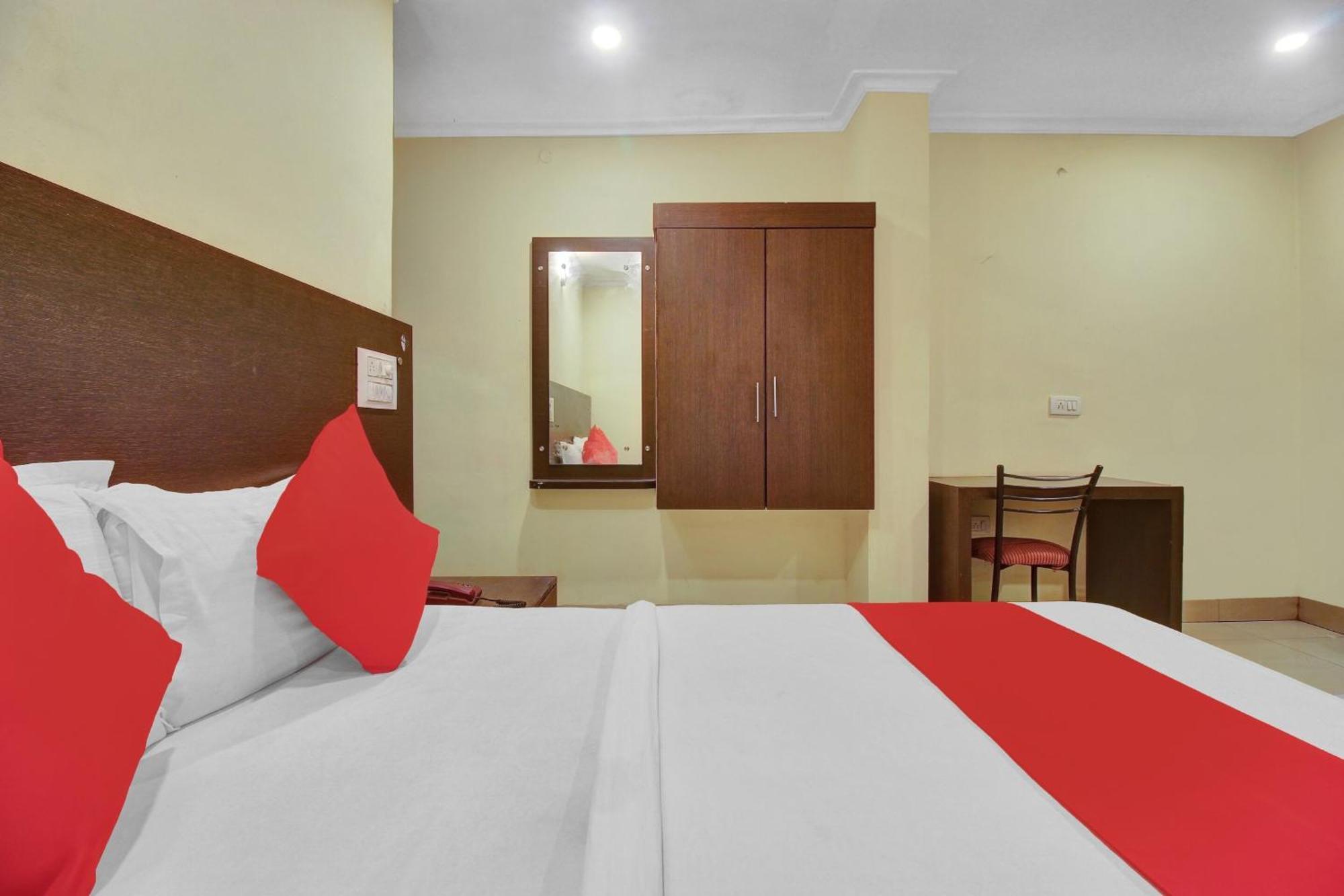 OYO 82030 Hotel Happy Rooms Hyderabad Exterior foto