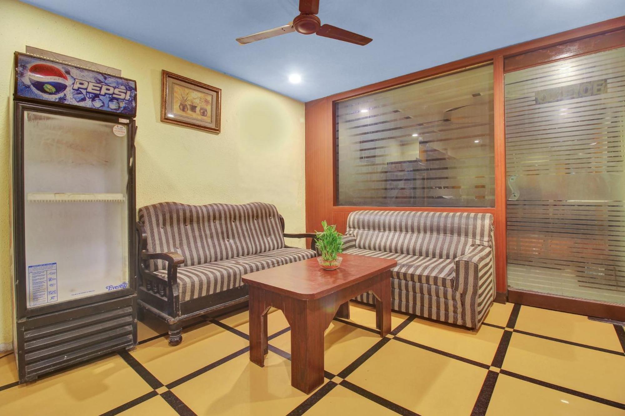 OYO 82030 Hotel Happy Rooms Hyderabad Exterior foto