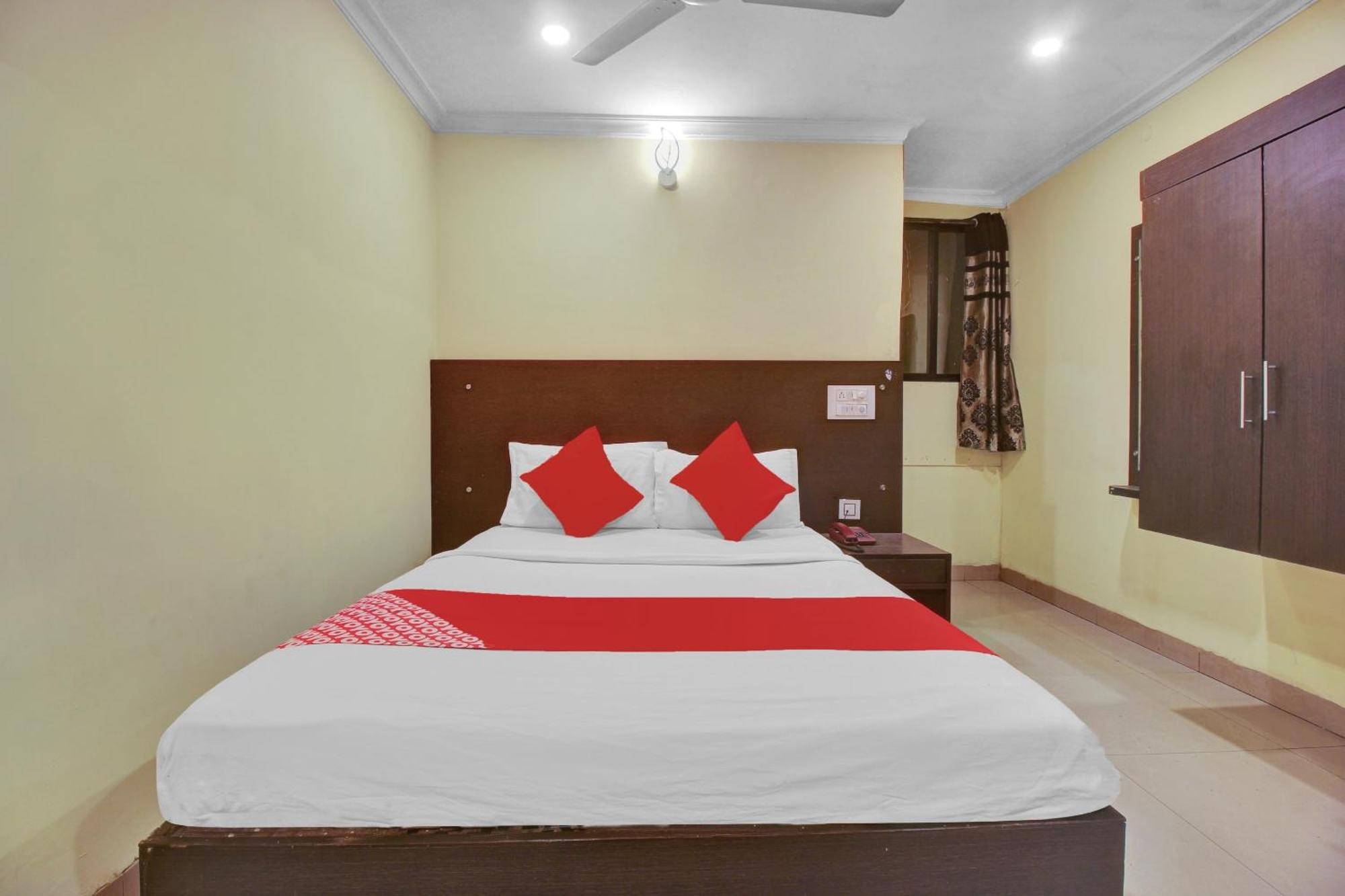 OYO 82030 Hotel Happy Rooms Hyderabad Exterior foto