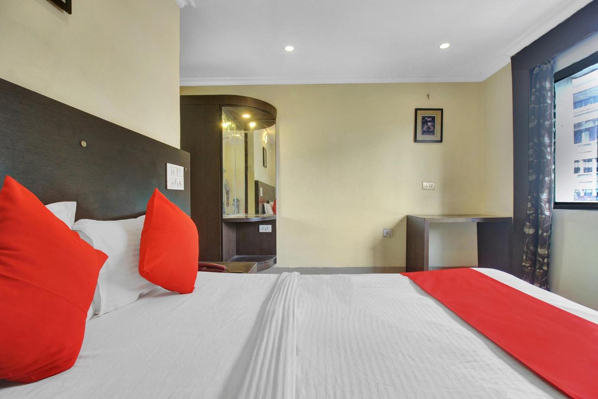 OYO 82030 Hotel Happy Rooms Hyderabad Exterior foto