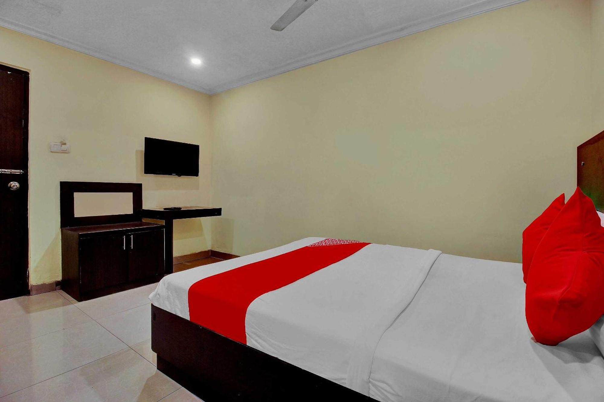 OYO 82030 Hotel Happy Rooms Hyderabad Exterior foto