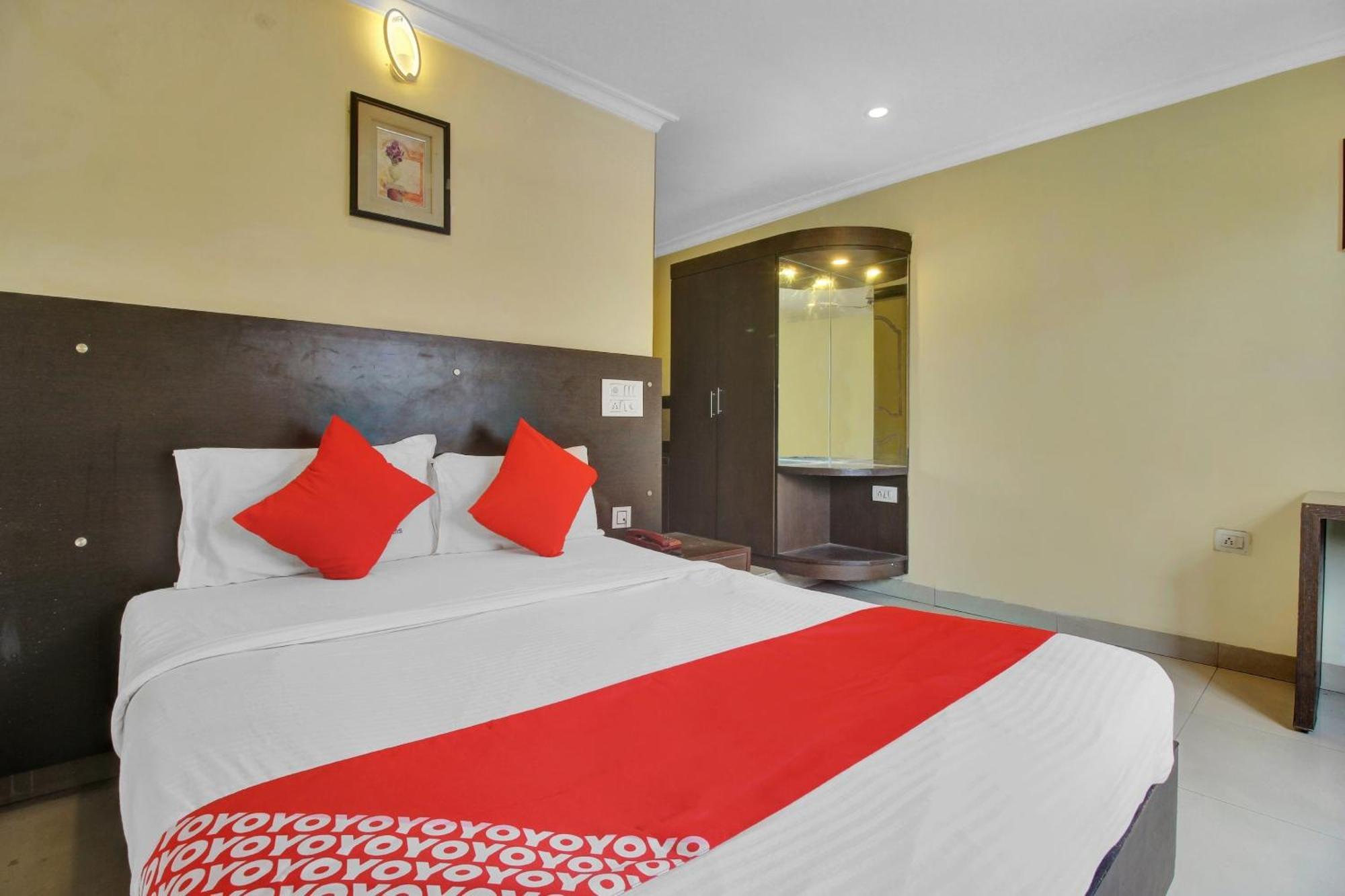 OYO 82030 Hotel Happy Rooms Hyderabad Exterior foto